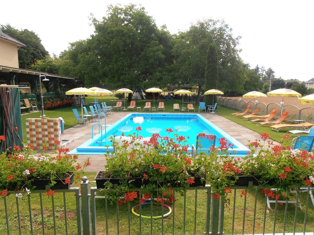 Ferienanlage Seehof Krumpendorf Exterior photo